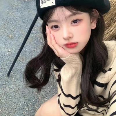 公寓里的两个女人 海报